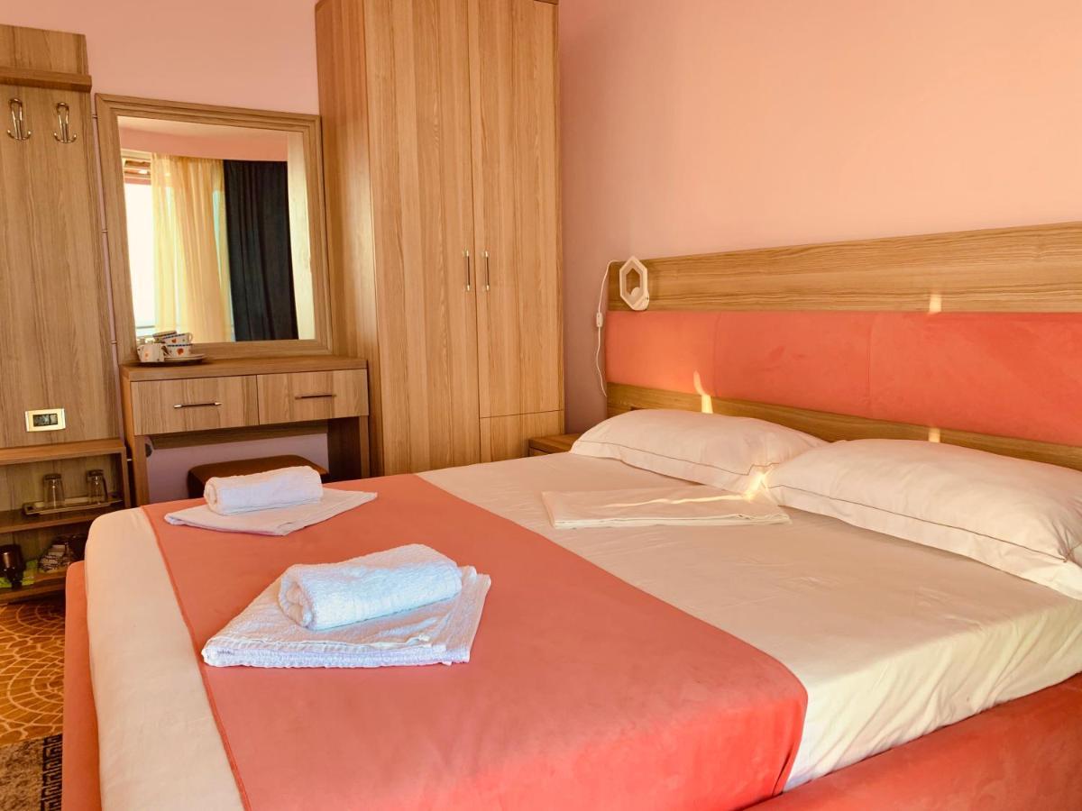 Hotel Odhisea Qeparo Exterior foto